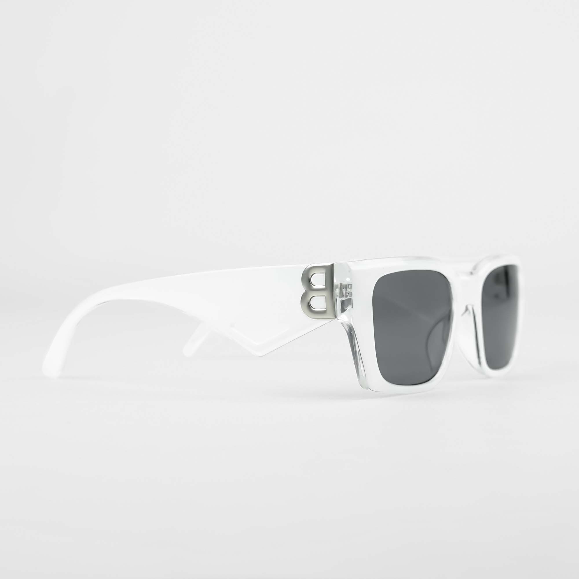 Burberry (White)