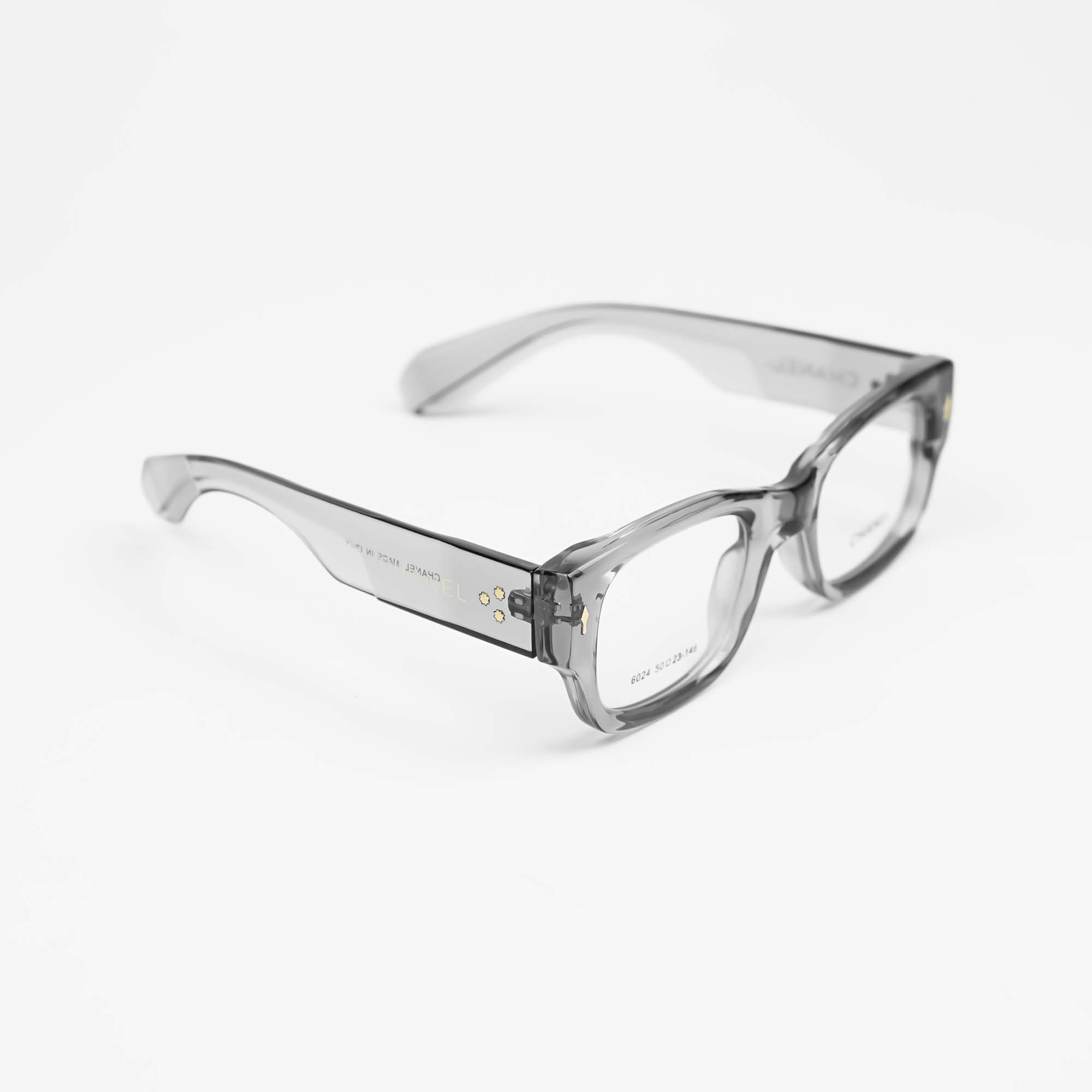 Chanel 02.;