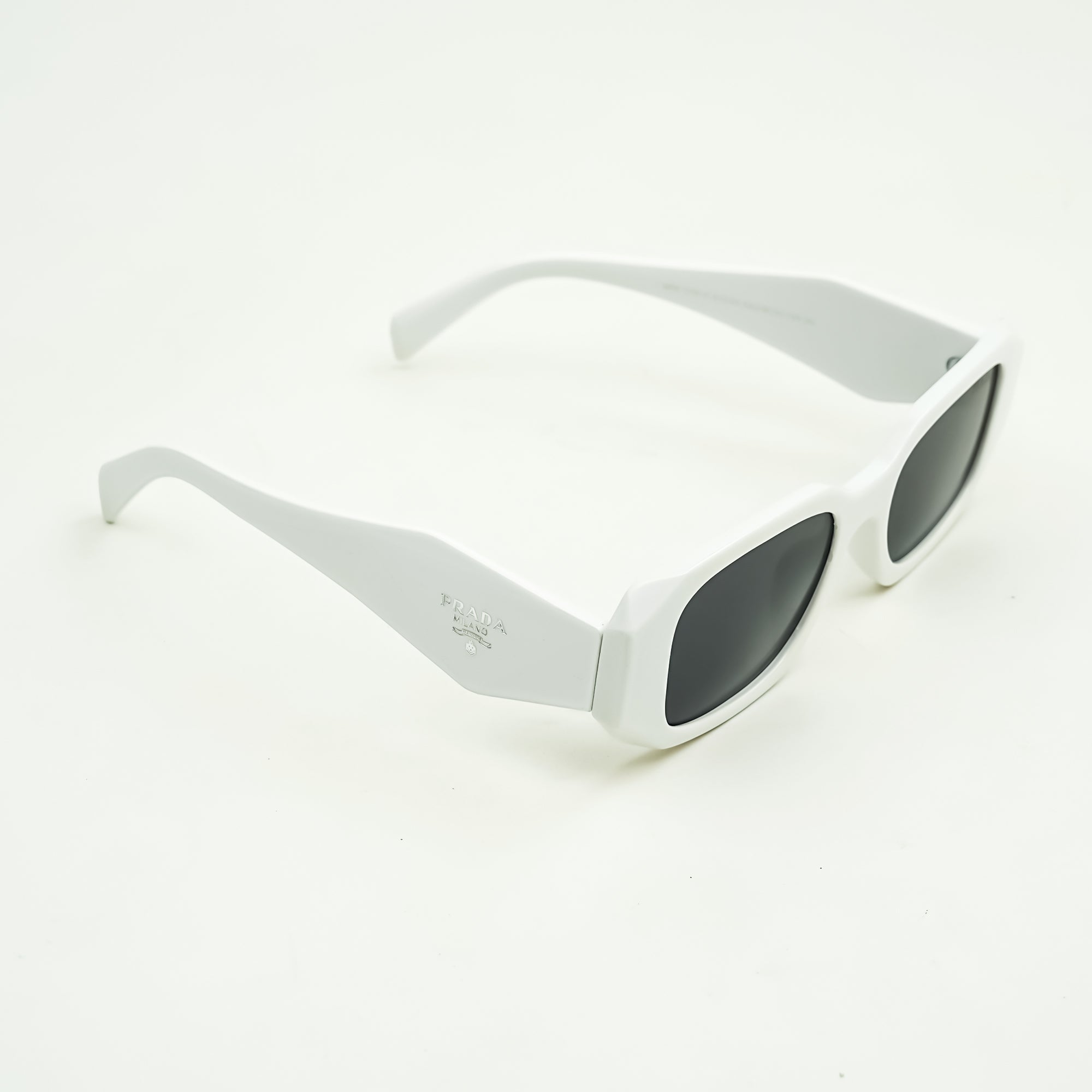 Prada 05;.